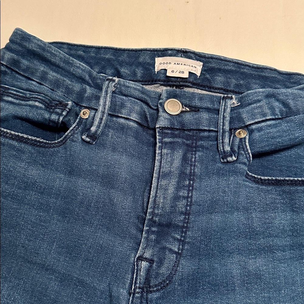 Good American- Petite Good Straight Jeans